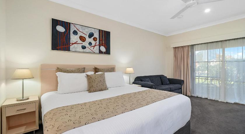 Heritage Motor Inn photo