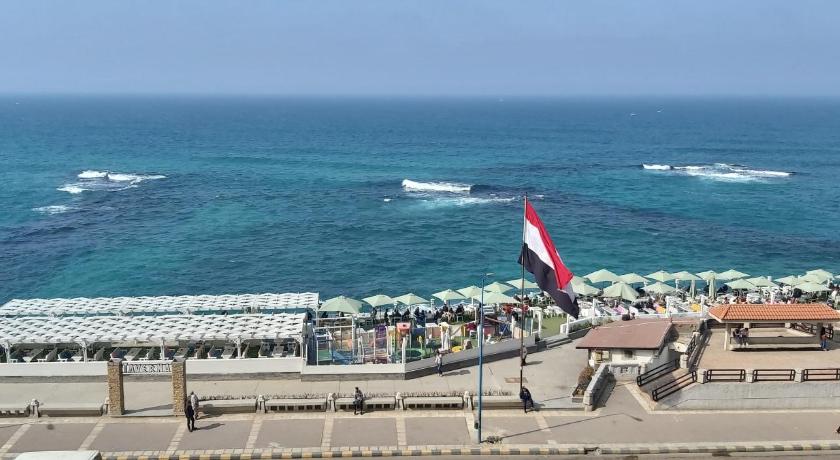 Queen Cleopatra - Egyptian Families only — Hotel in Alexandria