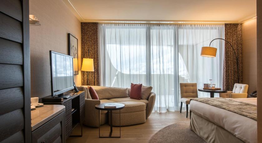 Image of 1 King Bed Premium with Balcony 7