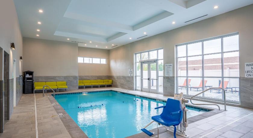 Holiday Inn and Suites Memphis Southeast Germantown photo