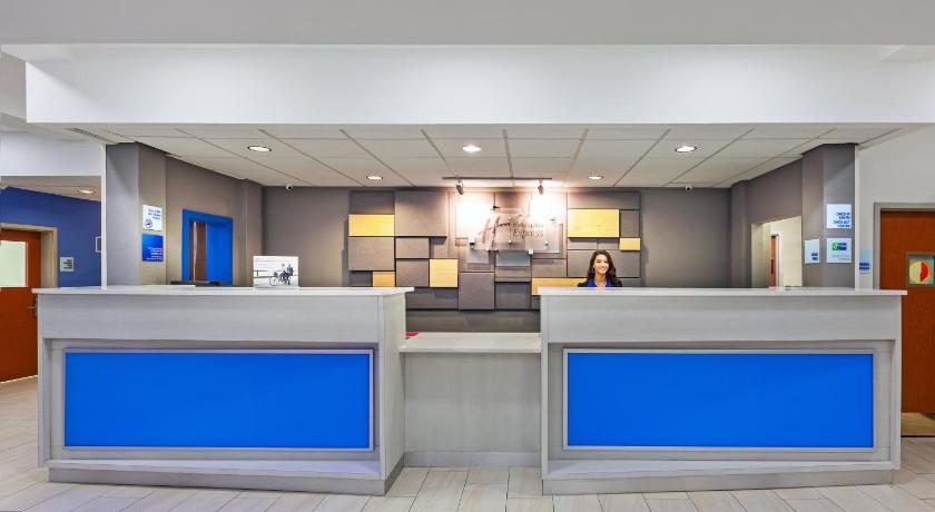 Holiday Inn Express New Orleans East photo