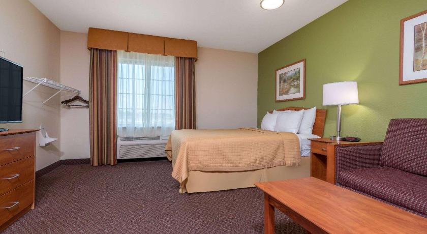 Days Inn & Suites by Wyndham Rochester South