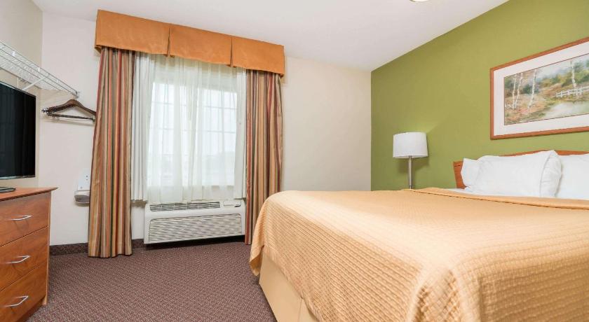 Days Inn & Suites by Wyndham Rochester South