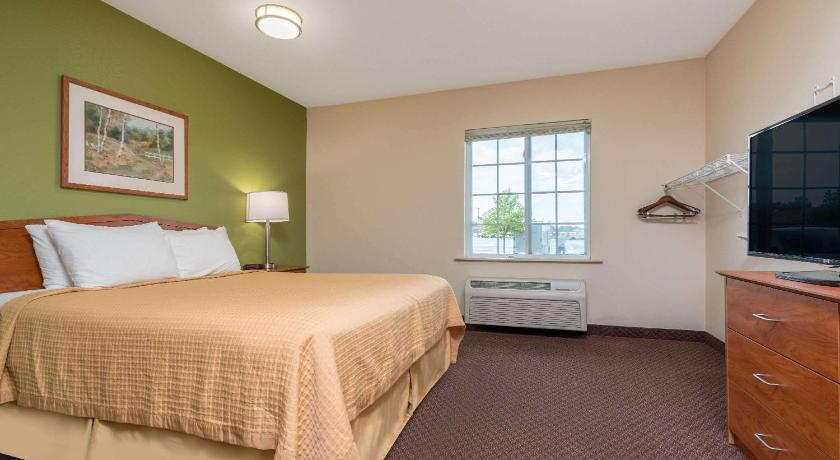 Days Inn & Suites by Wyndham Rochester South