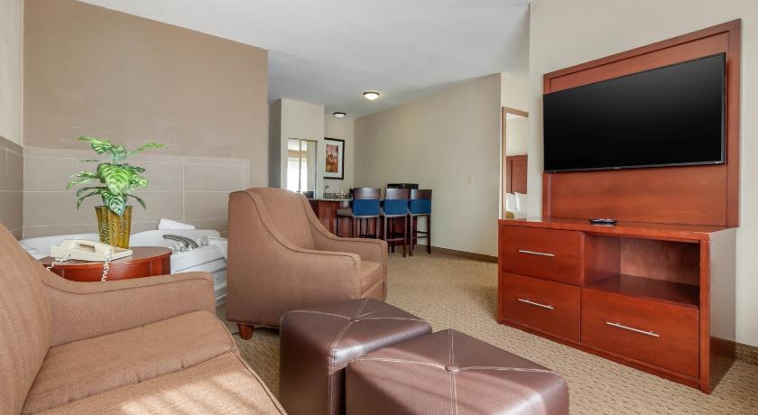 Comfort Suites Omaha East-Council Bluffs