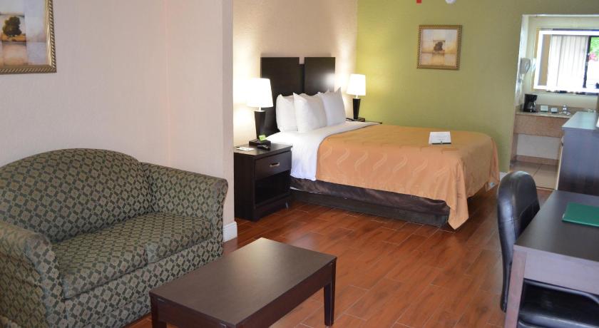 Afbeelding van 1 King Bed, Suite, Smoking, Upgrade 4