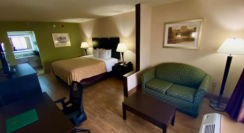 Afbeelding van 1 King Bed, Suite, Smoking, Upgrade 3