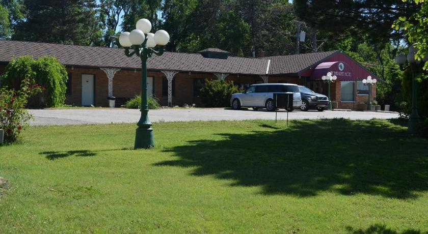 The Evergreen Motel — Hotel in Larned (KS)
