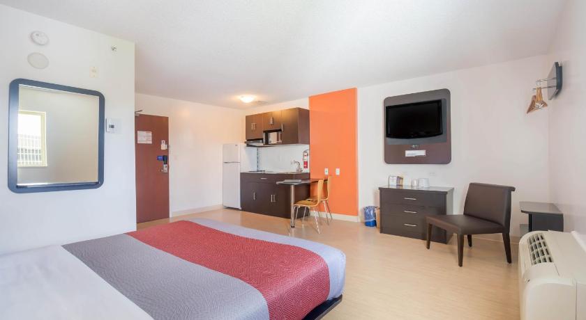 Motel 6-Kingston, ON