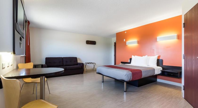 Motel 6-Kingston, ON