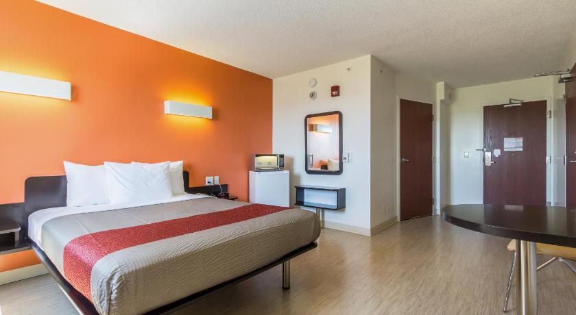 Motel 6-Kingston, ON