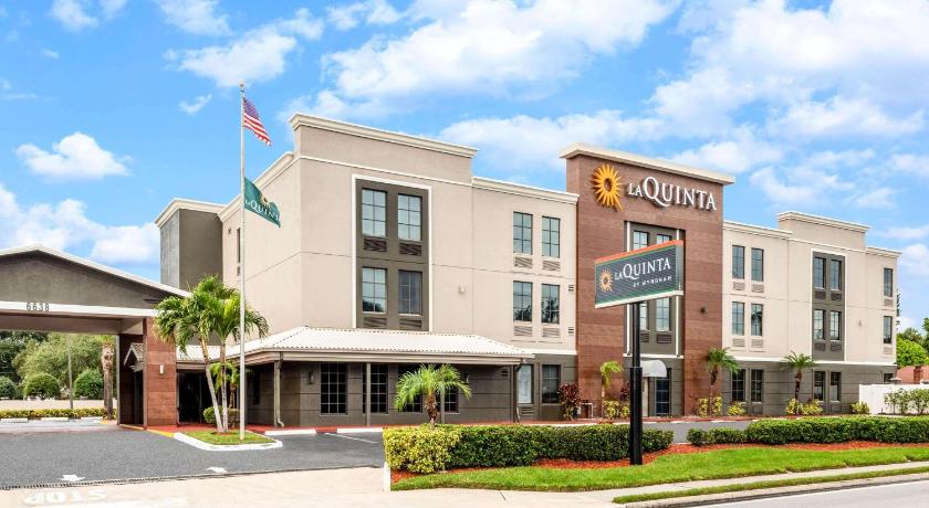 La Quinta Inn & Suites by Wyndham St. Petersburg Northeast