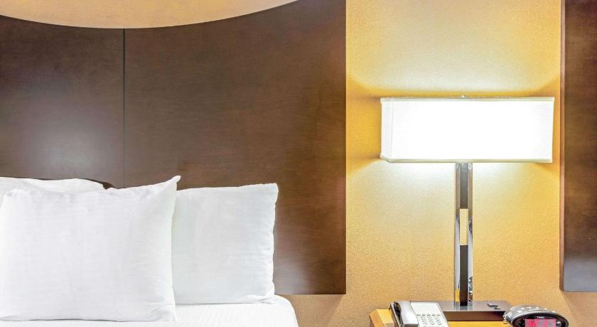 La Quinta Inn & Suites by Wyndham Manassas Battlefield photo