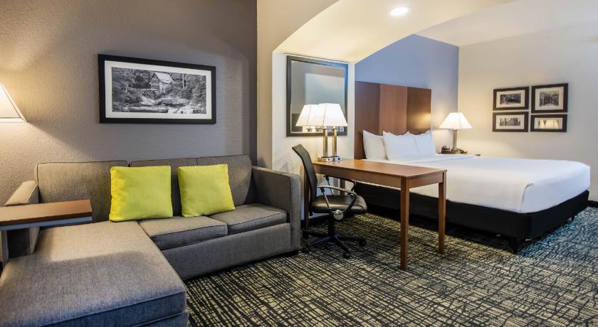 La Quinta Inn & Suites by Wyndham Morgantown
