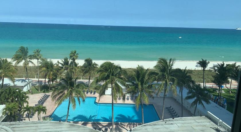Ocean Front Casablanca Studios with FULL KITCHENS &amp; Beach access By BL Rentals — Hotel in Miami Beach (FL)