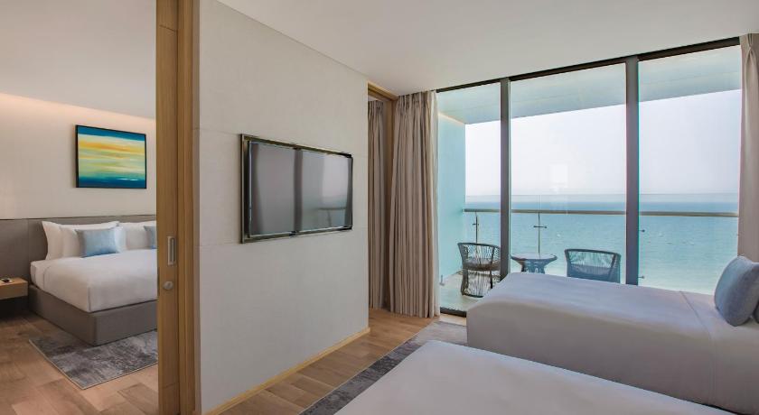 Image of Family Ocean View 4