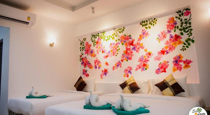 Image of Deluxe Triple Room 14