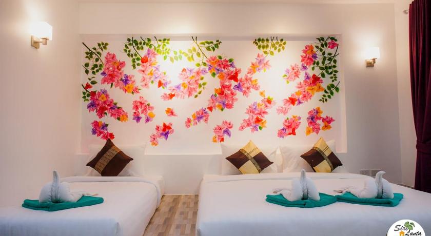 Image of Deluxe Triple Room 11