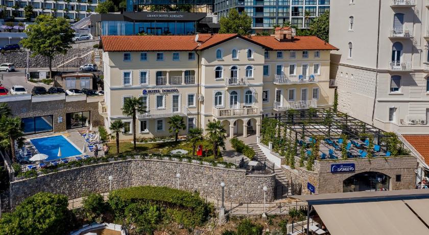Hotel Domino — Hotel in Opatija