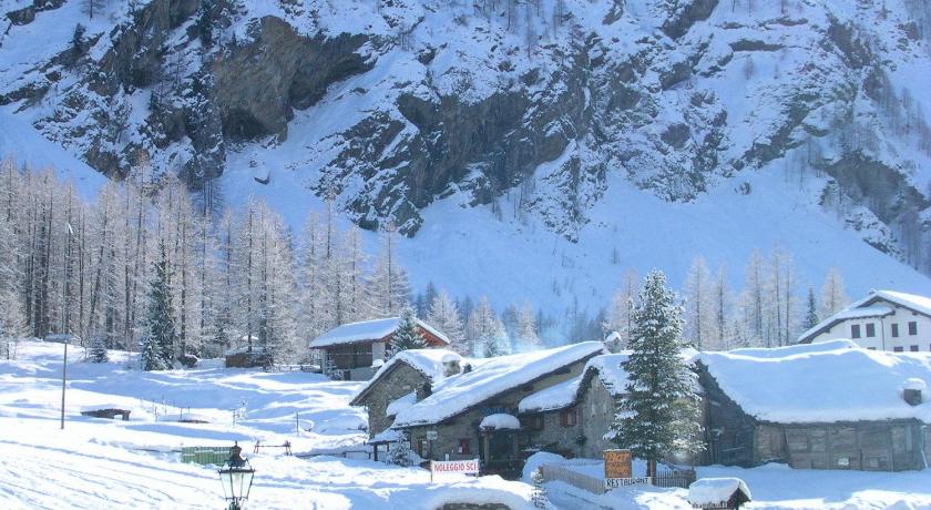 Hotel Restaurant La Barme photo