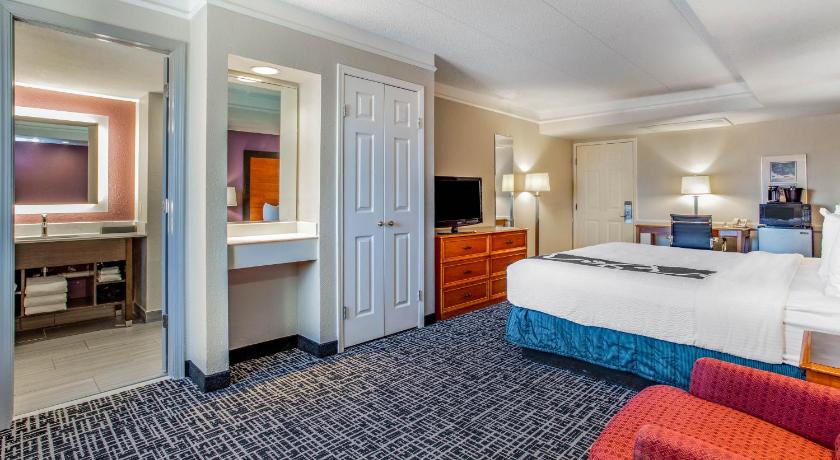 La Quinta Inn by Wyndham Chicago O'Hare Airport