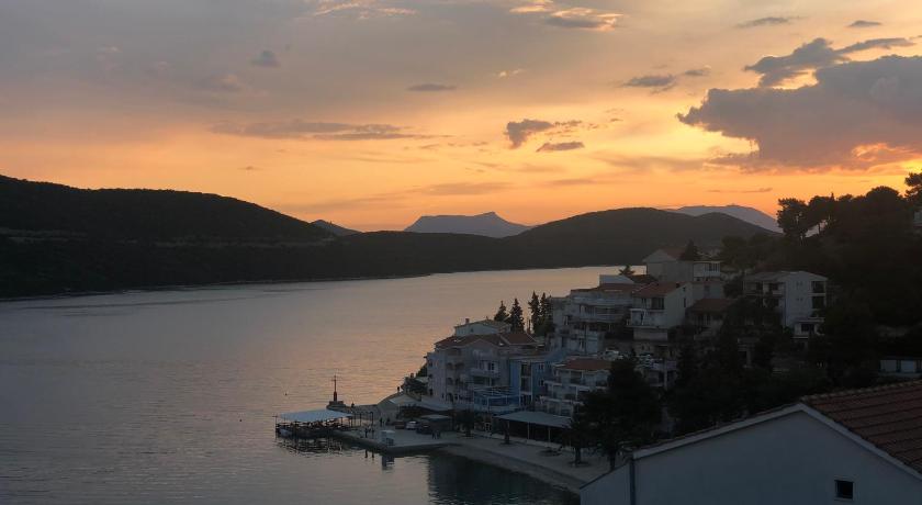Apartments Njavro Neum photo