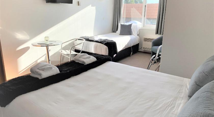 Ranfurly Hotel photo