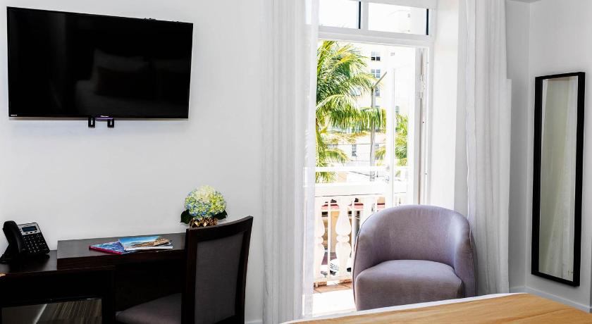 Immagine di Camera Matrimoniale Queen Standard (Standard Double Queen Room) 4
