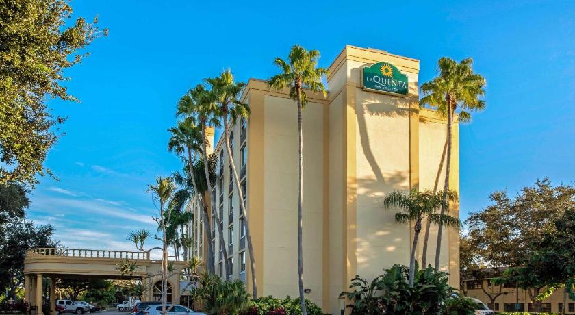 La Quinta Inn & Suites by Wyndham West Palm Beach Airport photo