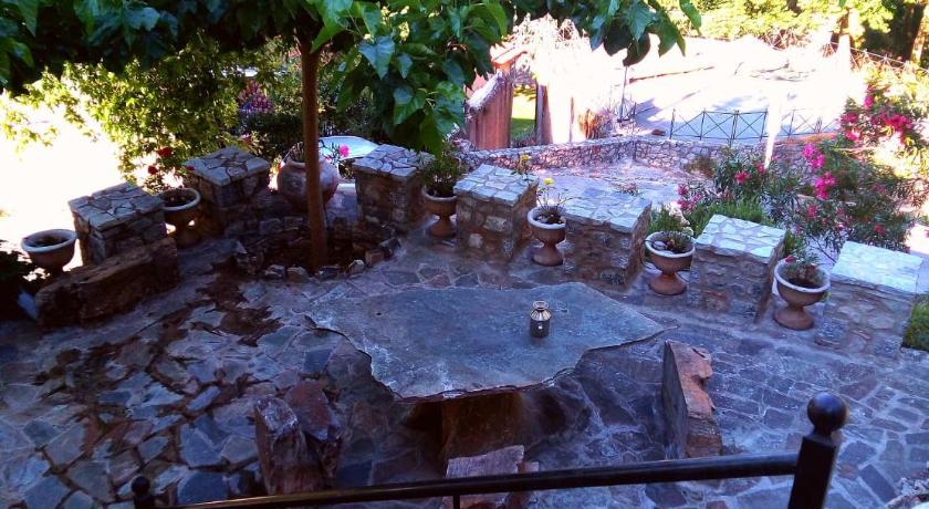 Kria springs — Hotel in Livadia (Voiotia)