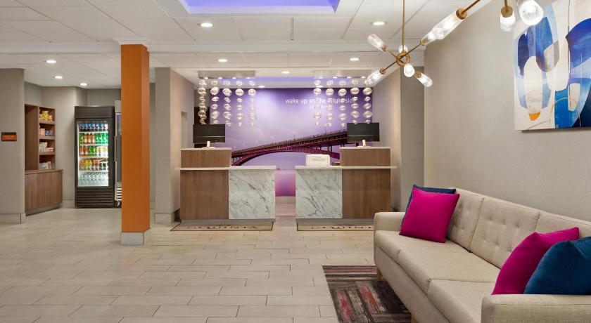 La Quinta Inn & Suites by Wyndham Lackawanna photo