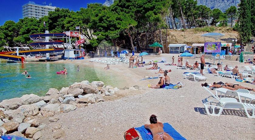 Apartments Neva — Hotel in Makarska