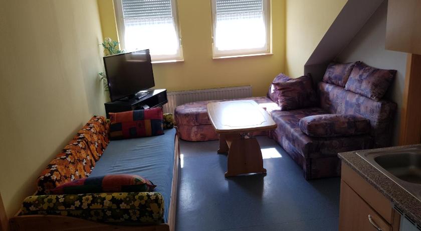 布亨比尔 Albergo Restaurante Da Franco 酒店 泳池