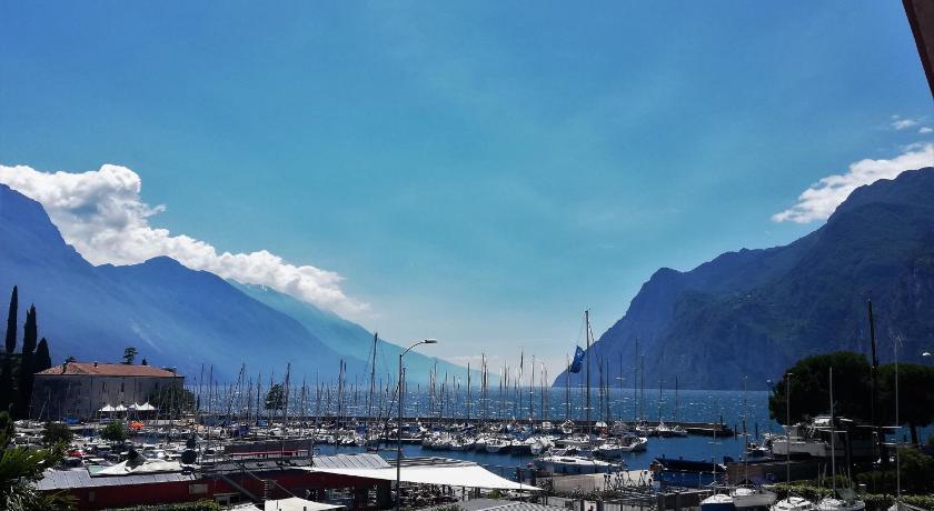 Residence Cristine — Hotel in Riva Del Garda