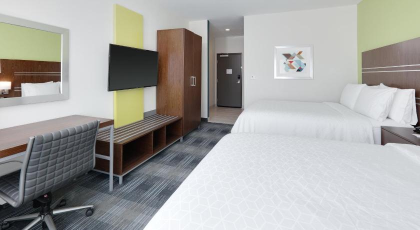 Holiday Inn Express & Suites Farmers Branch