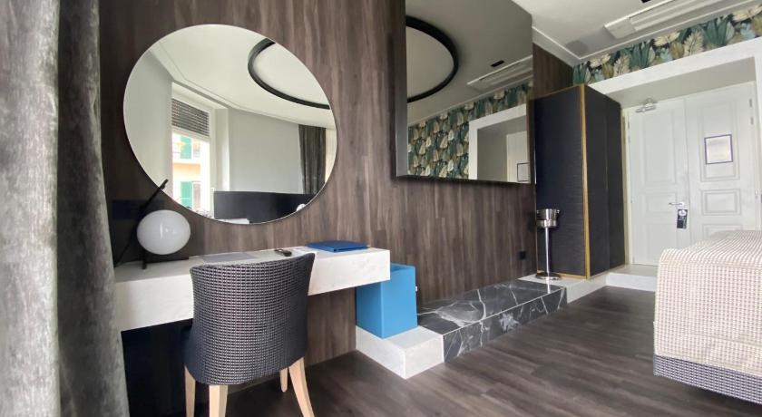 Image of Superior Suite with Hot Tub and Sea View 7