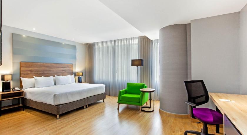 La Quinta by Wyndham Medellin photo