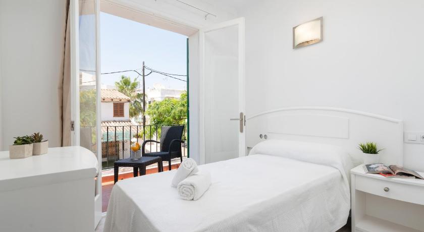 Hostal Talamanca photo