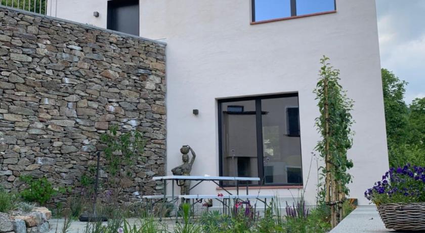House of retreat Strada Vegia de Bren 9 — Hotel in Mugena