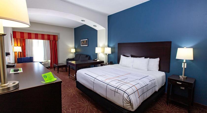 Image of 1 King Bed, Deluxe Room, Non-Smoking 1