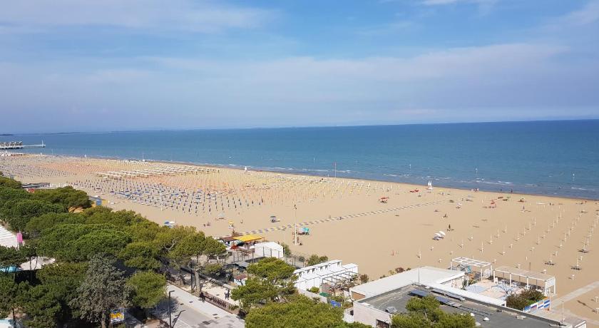International Seaview Apartments photo