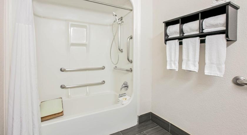 La Quinta Inn & Suites by Wyndham Dallas - Las Colinas