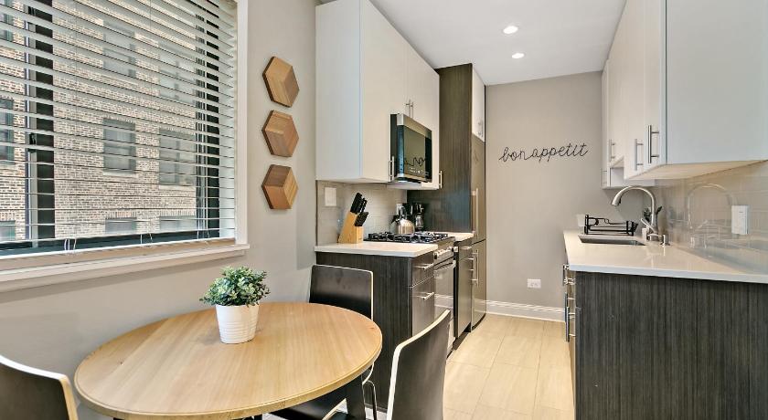 Best Studio Apartment Near Boystown! - Oakdale 514 photo