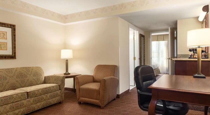 Country Inn & Suites by Radisson, Potomac Mills Woodbridge, VA