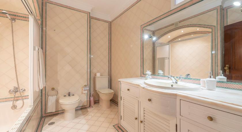 Image of Double or Twin Room with Balcony 2