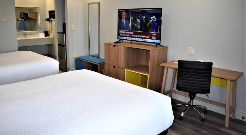 Image of 2 Queen Beds, Non-Smoking 8