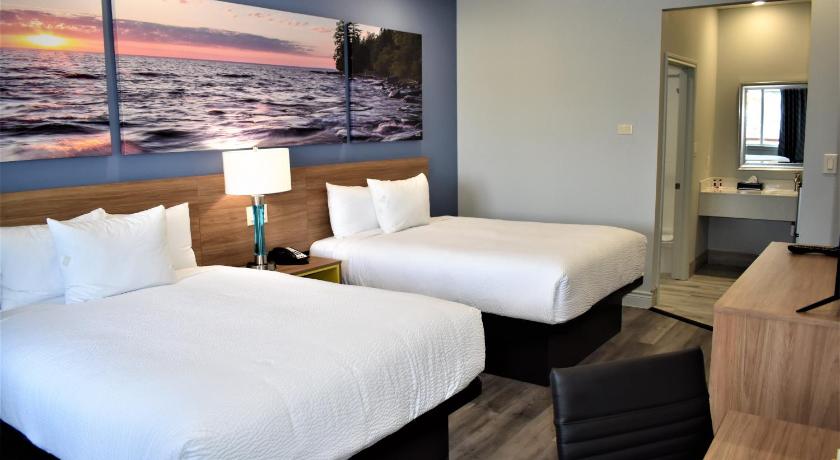 Image of 2 Queen Beds, Mobility/Hearing Accessible Room, Bathtub w/ Grab Bars Non-Smoking 4