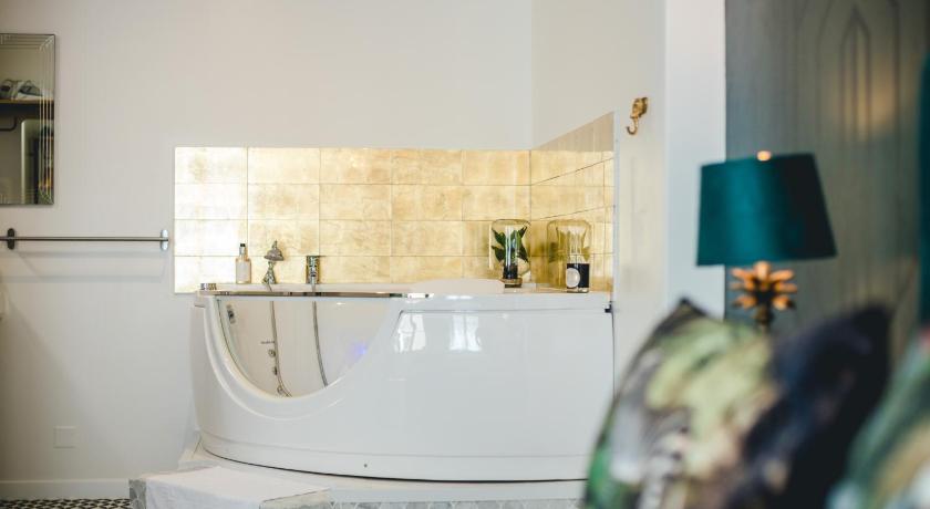 Les Precieuses Suites &amp; Spa I — Hotel in Avignon
