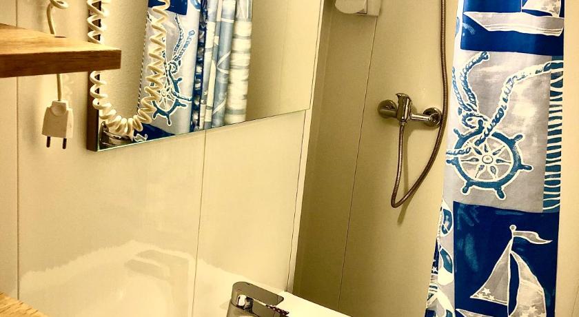 Image of Double Room with Shared Toilet 4