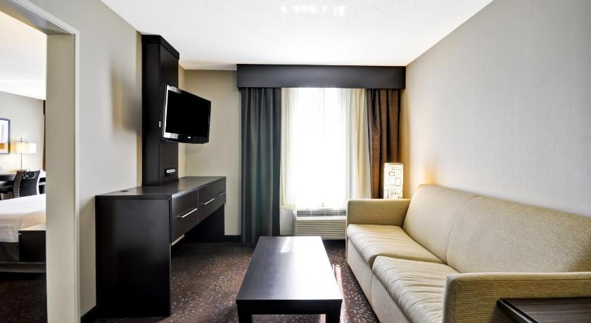 Holiday Inn Express Romulus / Detroit Airport